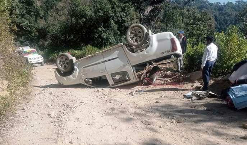 डोटीमा मतदान अधिकृत  चढेको जिप दुर्घटना